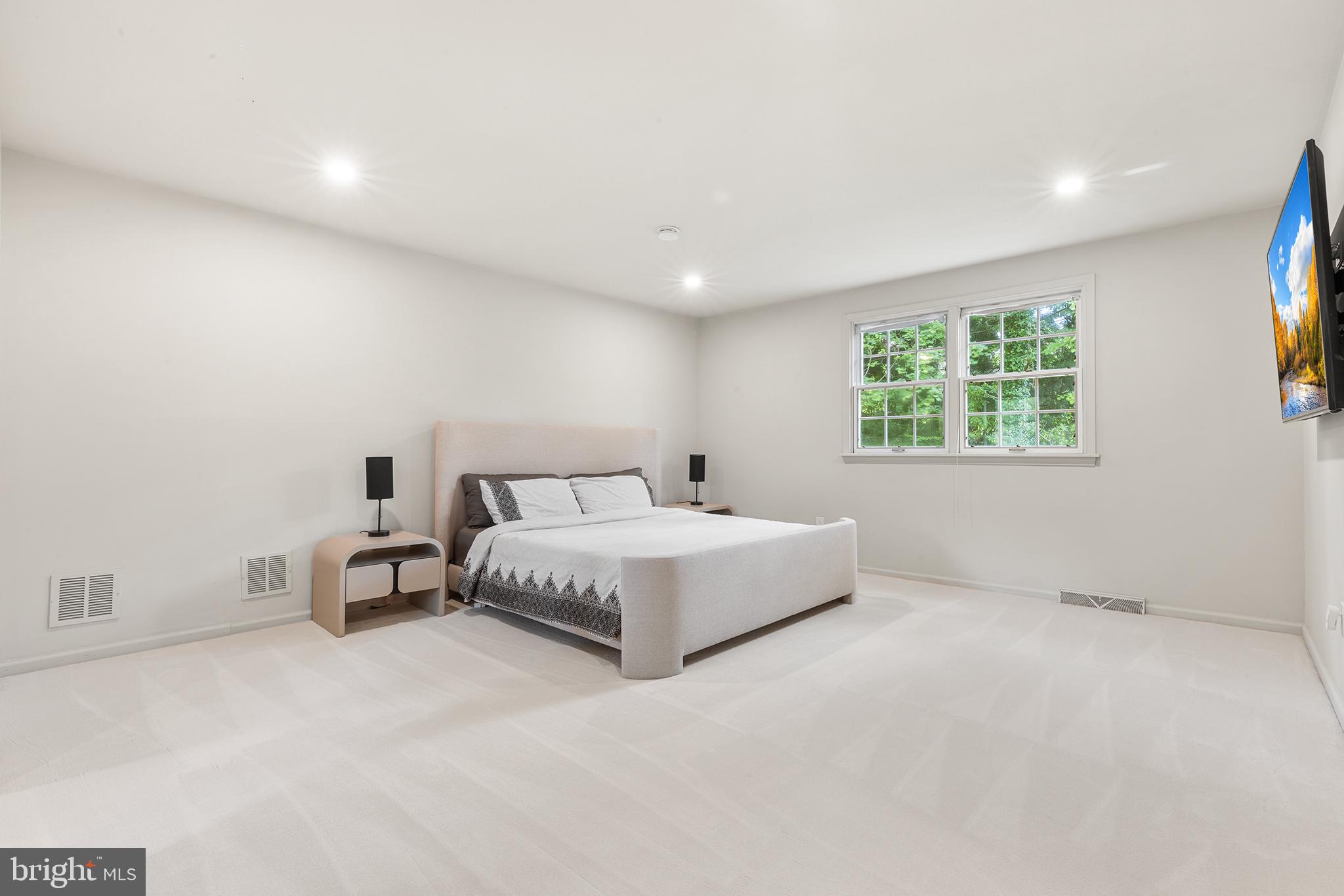 MEADOWBROOK - Residential