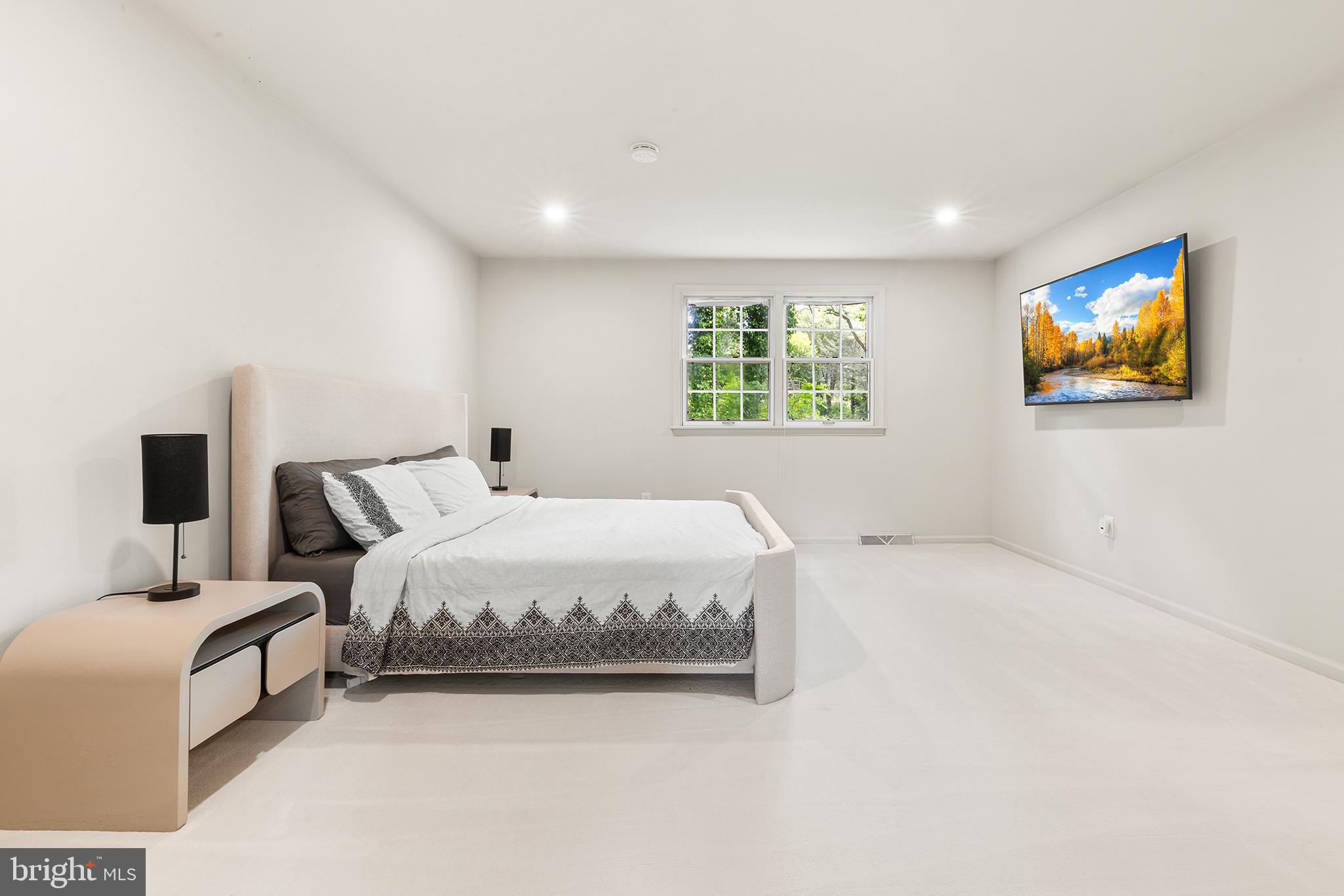 MEADOWBROOK - Residential