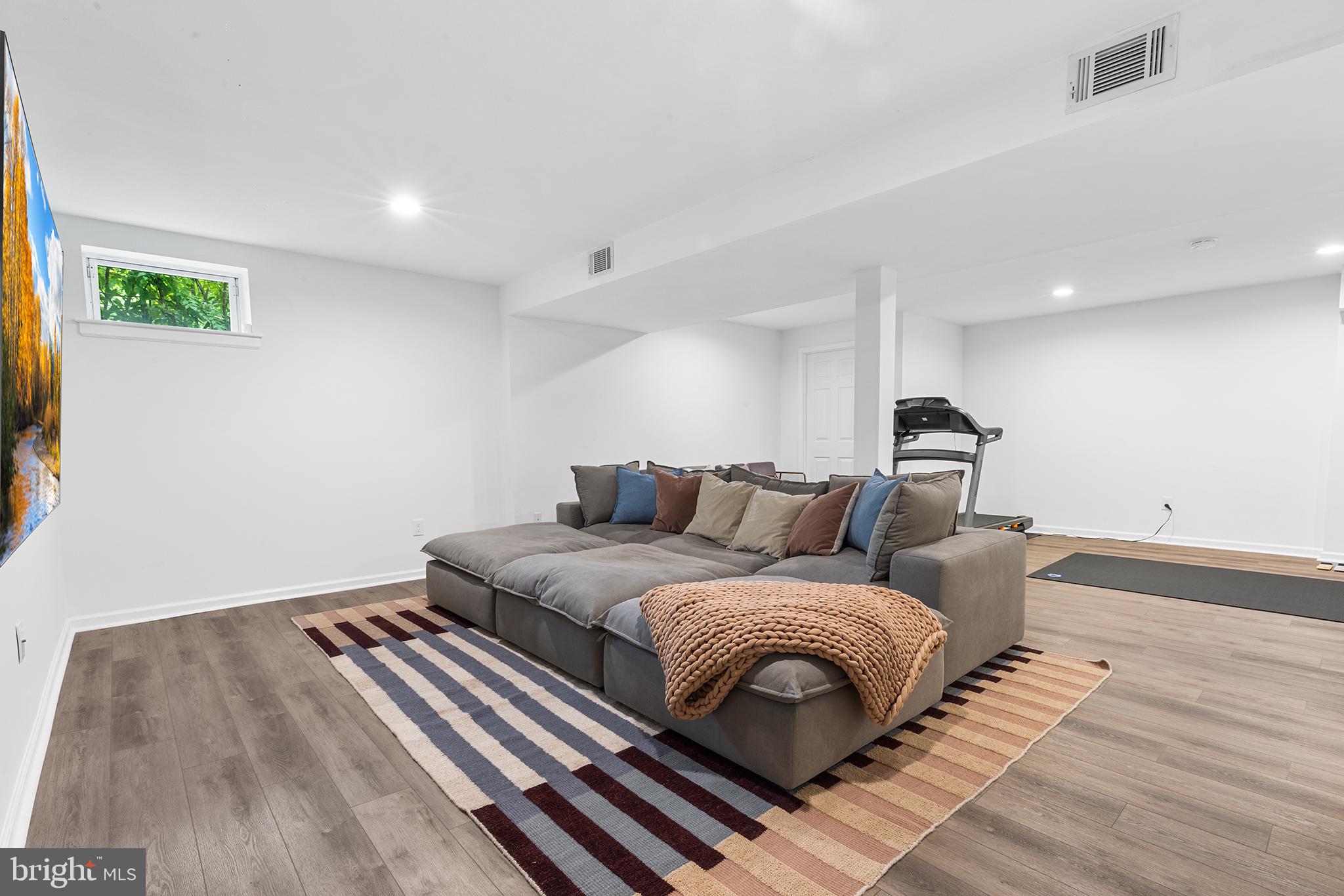 MEADOWBROOK - Residential