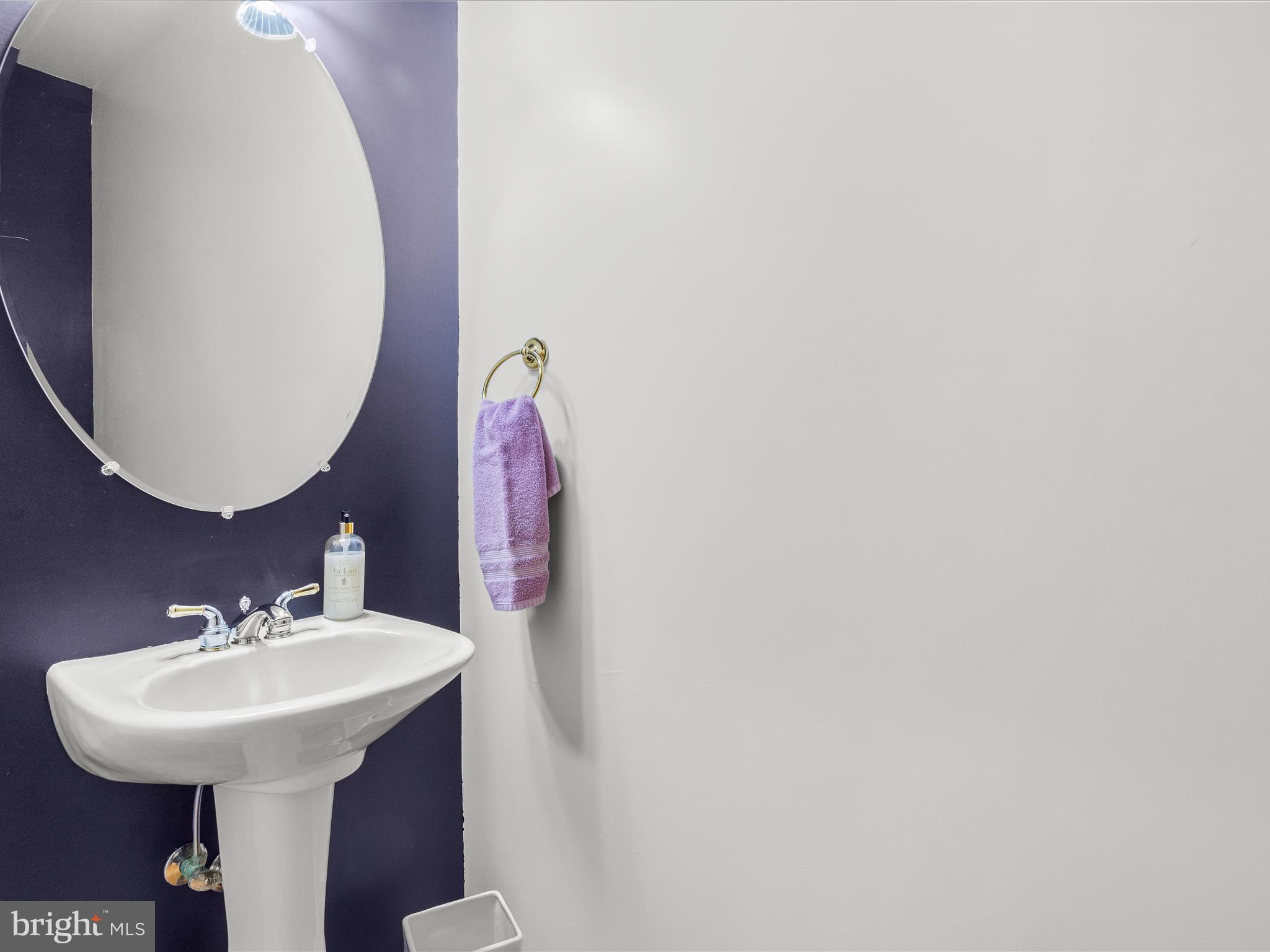 WINDSOR  MILL - Residential