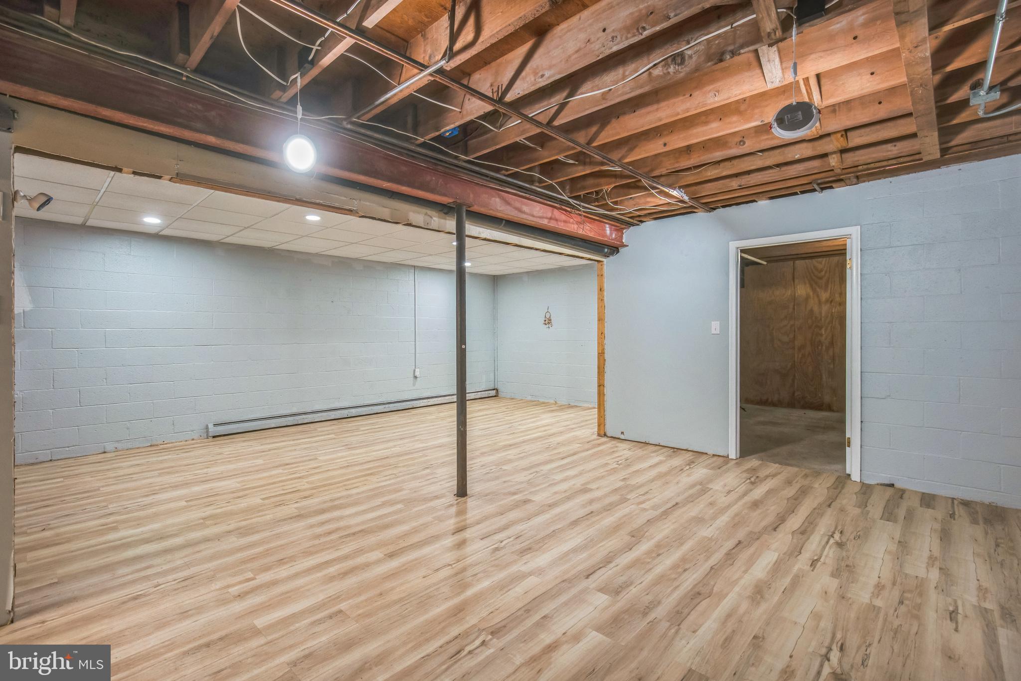 BROCK HALL - Residential