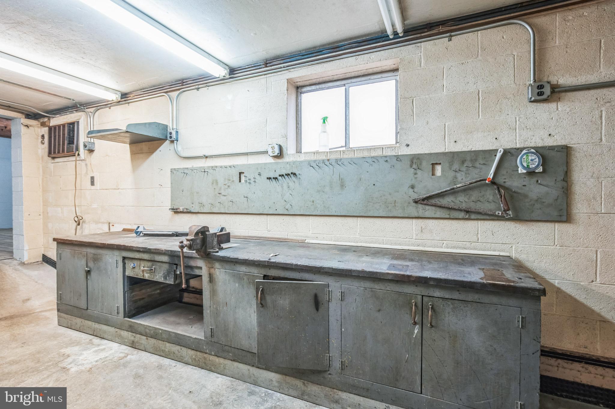 BROCK HALL - Residential