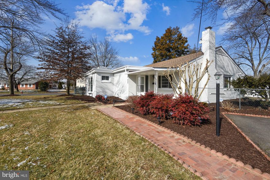 Welcome home!
This corner lot in the sought after Parklawn neighborhood, is ready for it’s next resident!
 
This single family home was recently updated in 2022, with 3 bedrooms, and 1.5 bathrooms and freshly painted, brand new floors, updated kitchen and baths. 
Do you enjoy spending a night in during the cold winter months in front of your fireplace? This home has two living room spaces, each with their own wood burning fireplaces.  This home is perfect for outdoor entertainment and spending the warmer days outside in your backyard playing with your kids or dog, with a large fully fenced in backyard.  
Trash and Lawn care included in rent. 
Location, Location, Location! This home also has the perfect location, less than a 10 minute drive to several of shopping centers, parks, and highways.