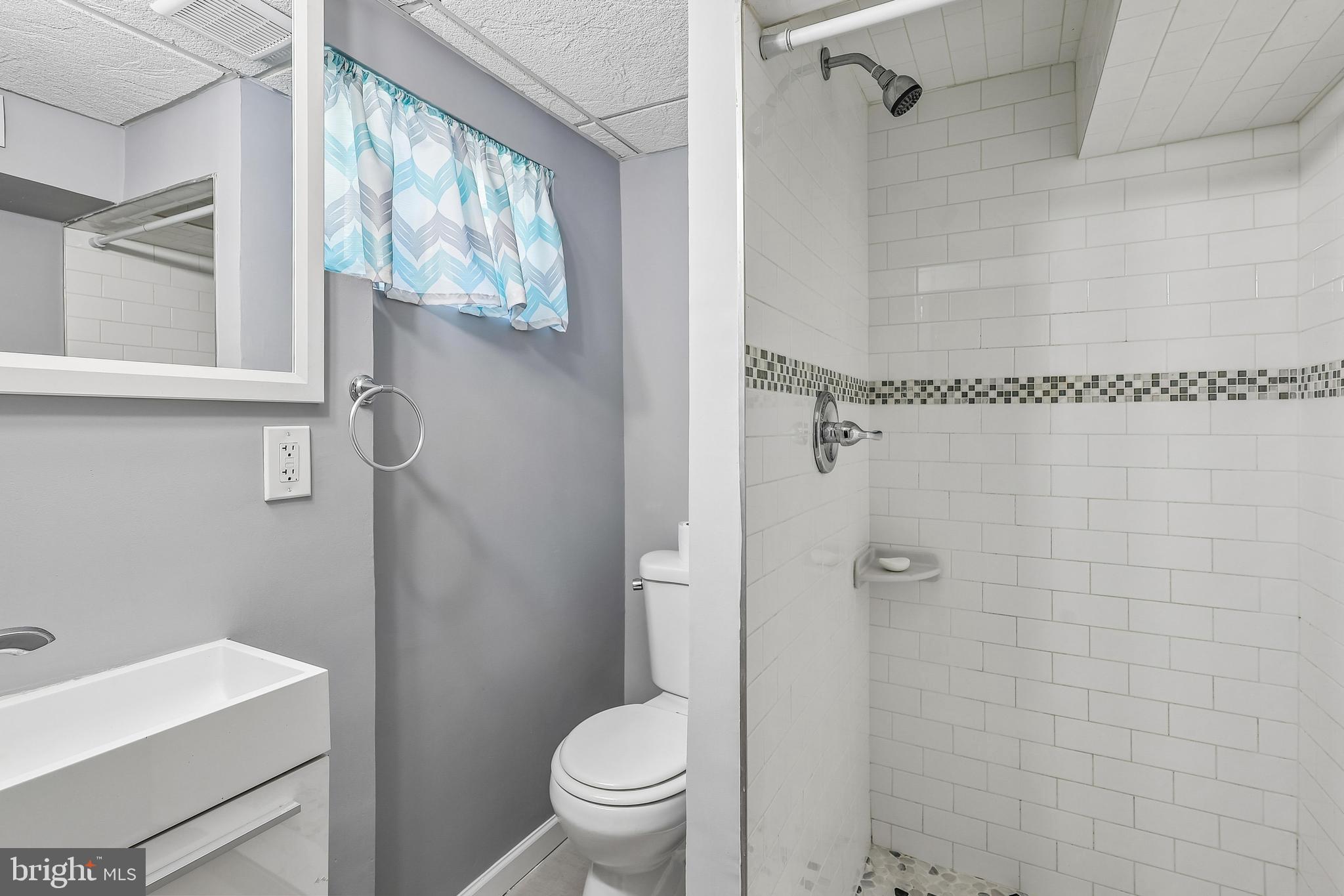 WOOD MANOR - Residential