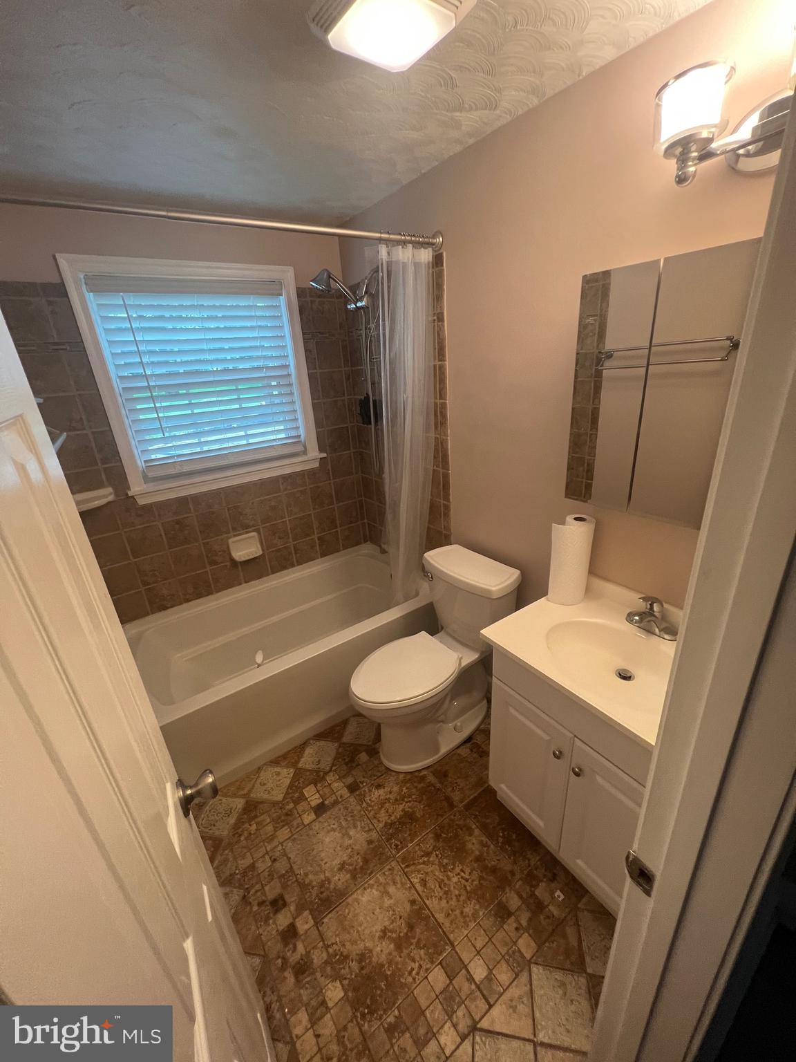 BROADVIEW ACRES - Residential Lease