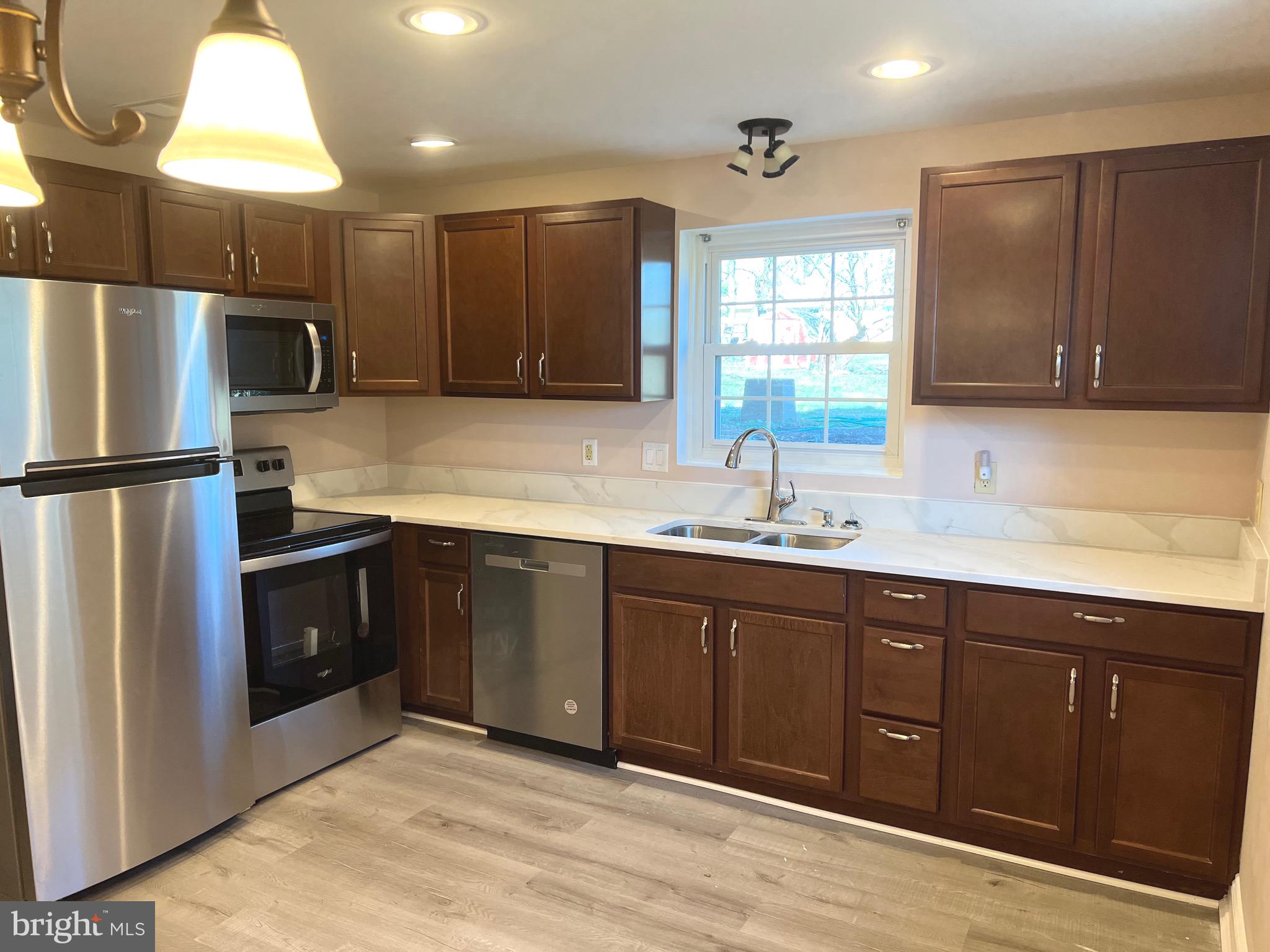 BROADVIEW ACRES - Residential Lease