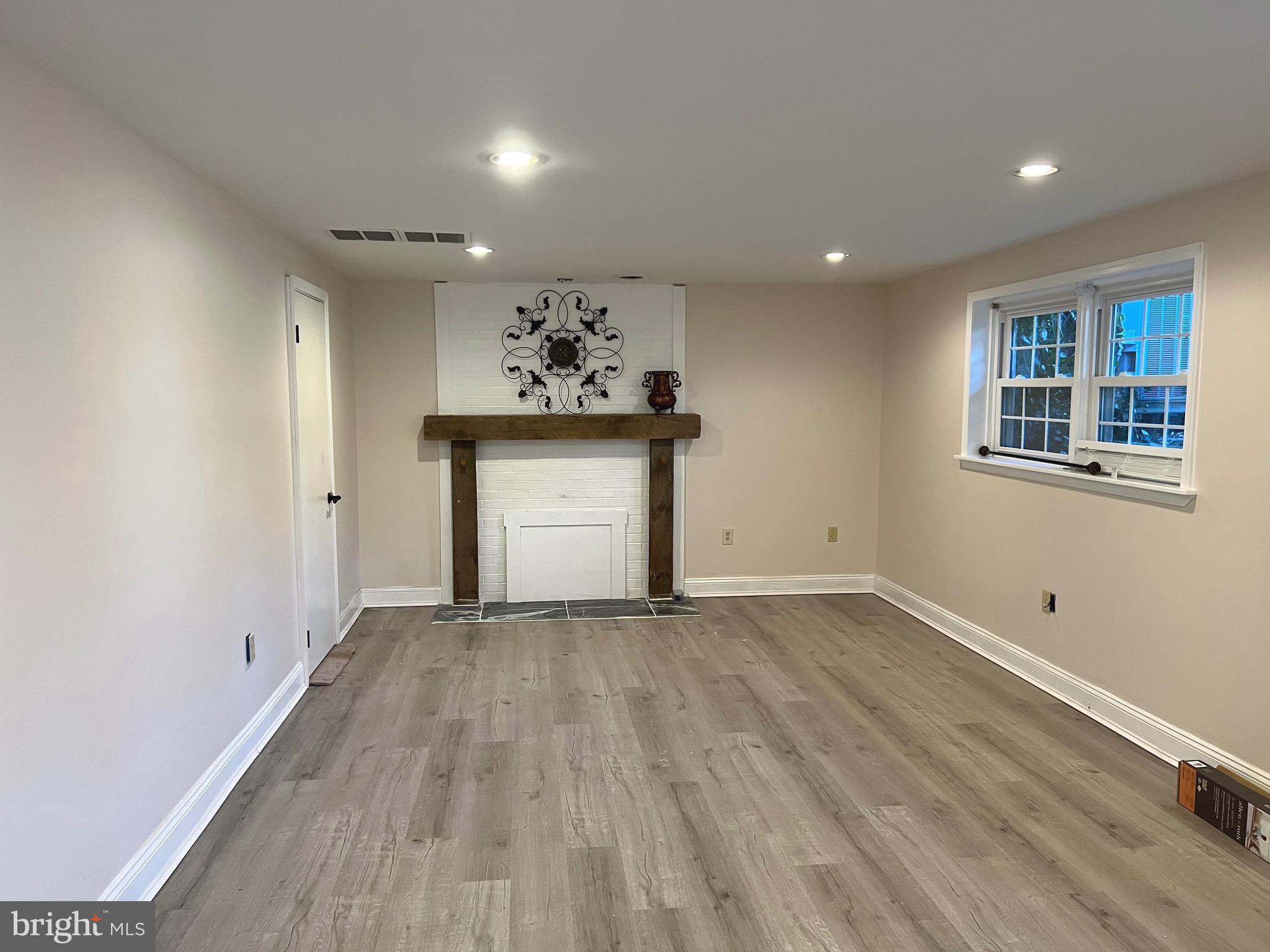 BROADVIEW ACRES - Residential Lease