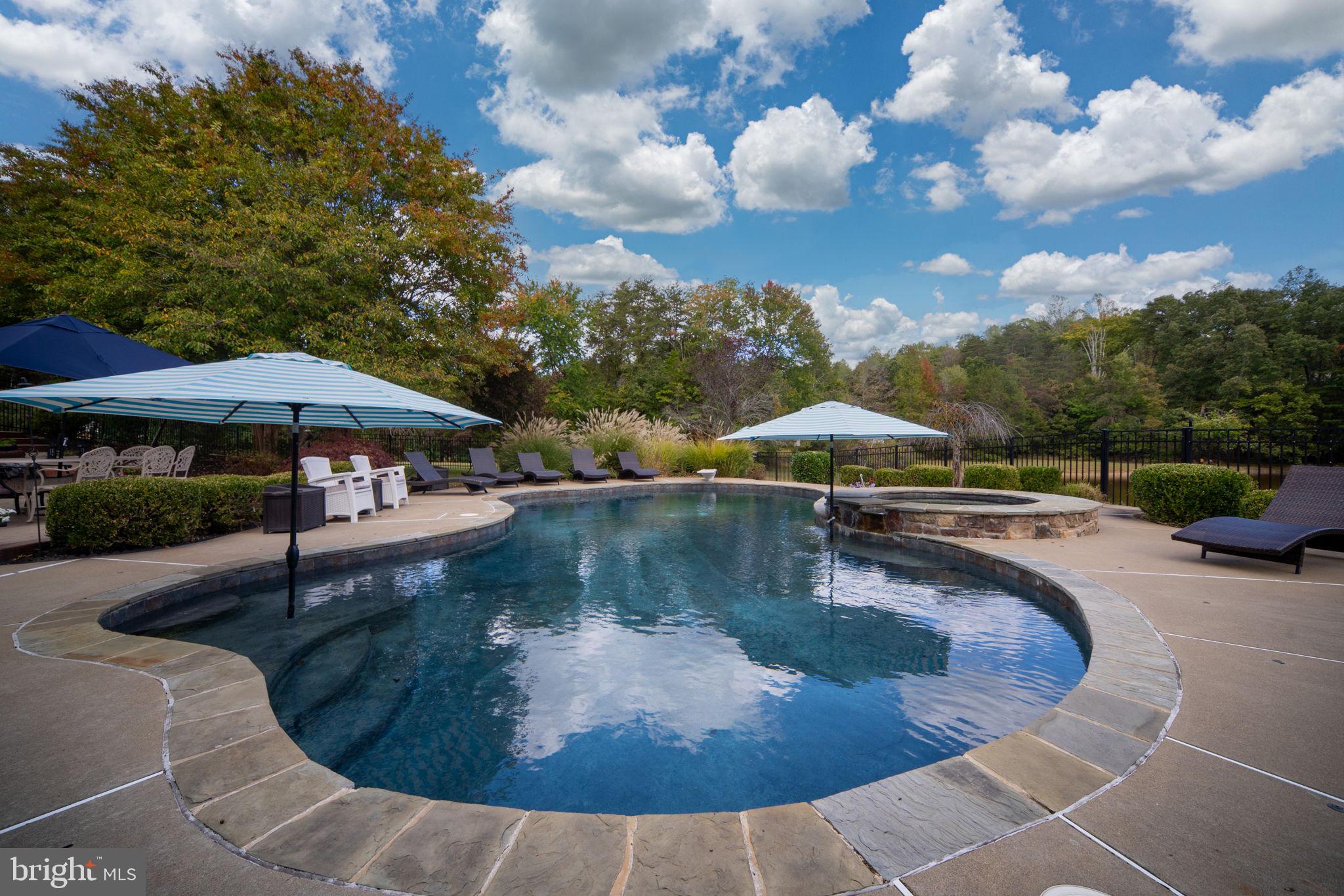 HUNTERS POND - Residential