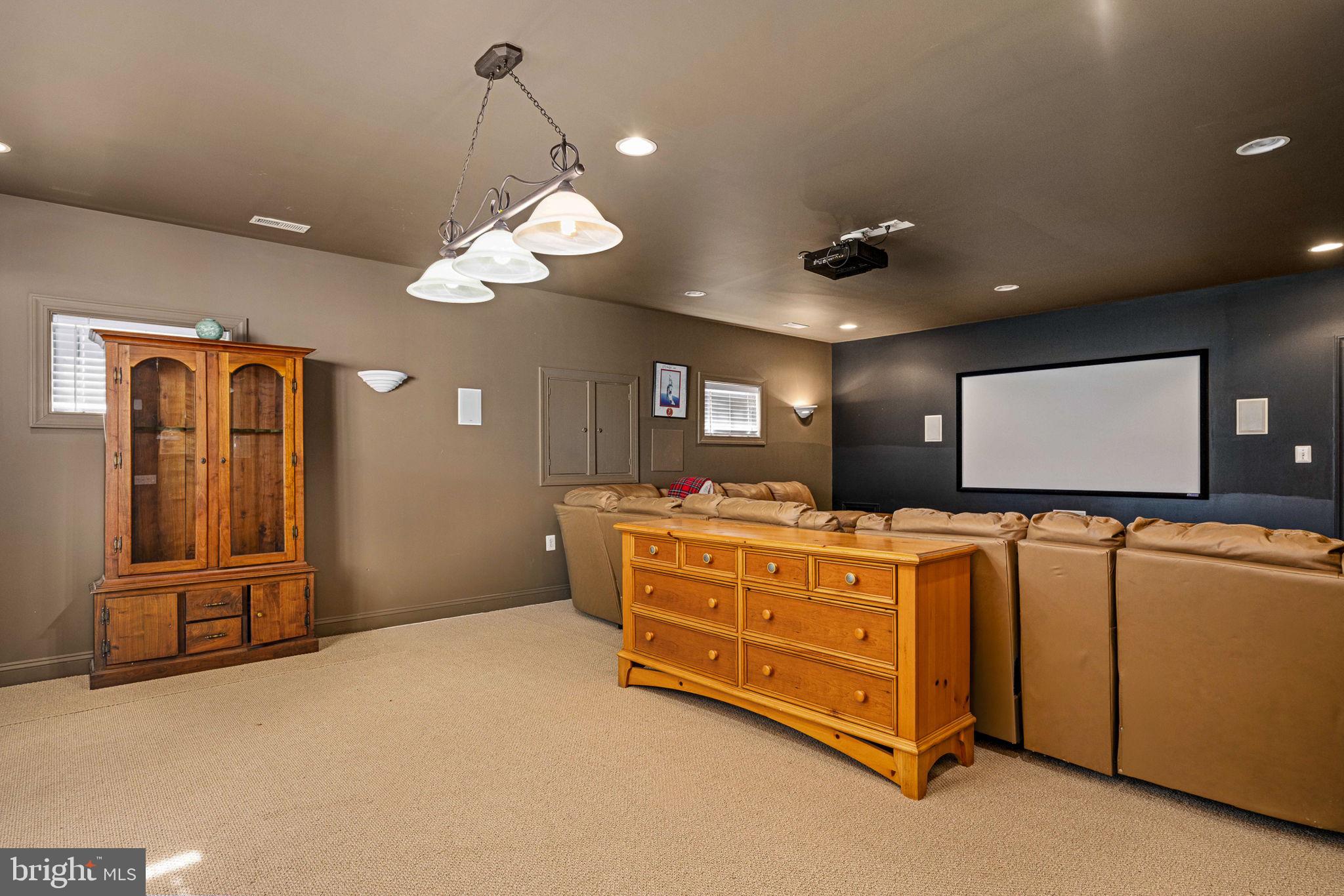 HUNTERS POND - Residential