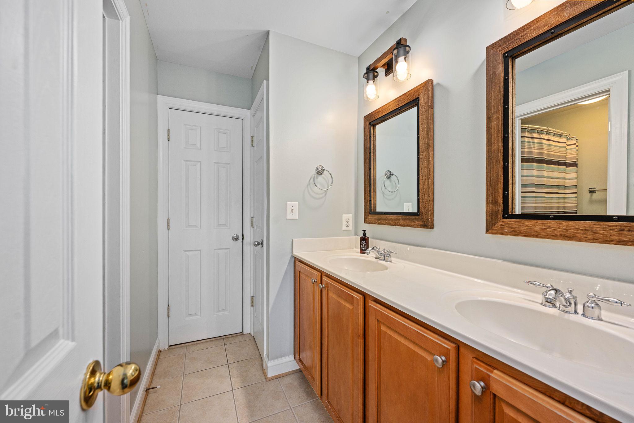 HUNTERS POND - Residential