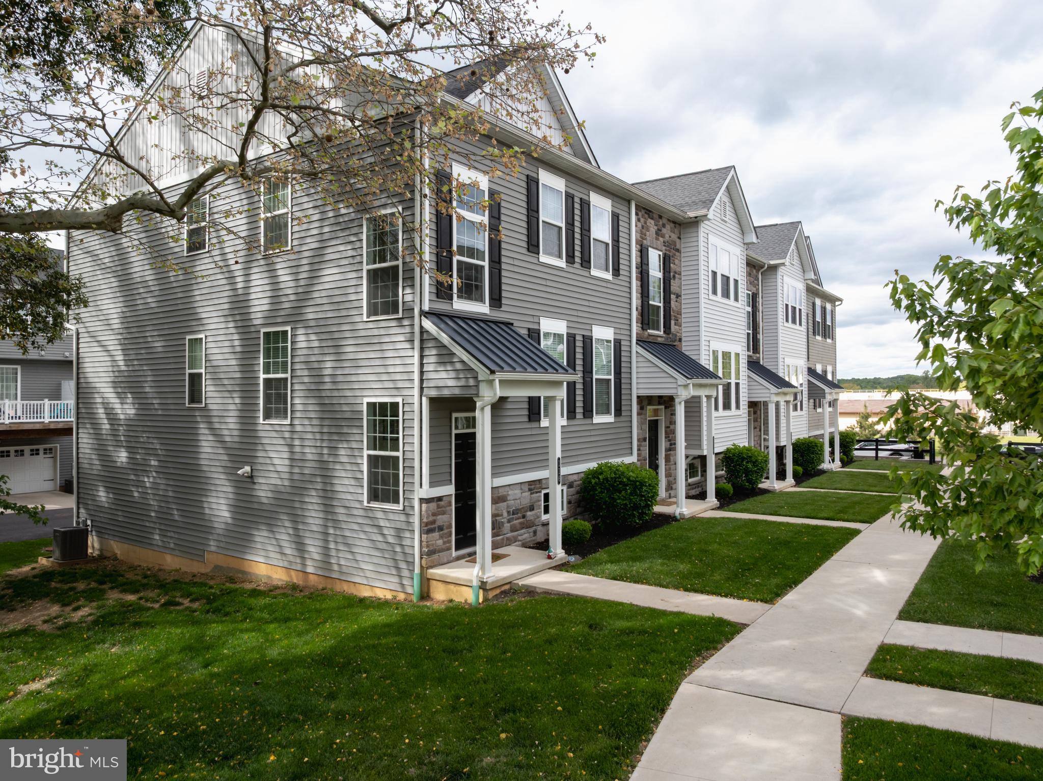 SCHOOL HOUSE MEADOWS - Residential