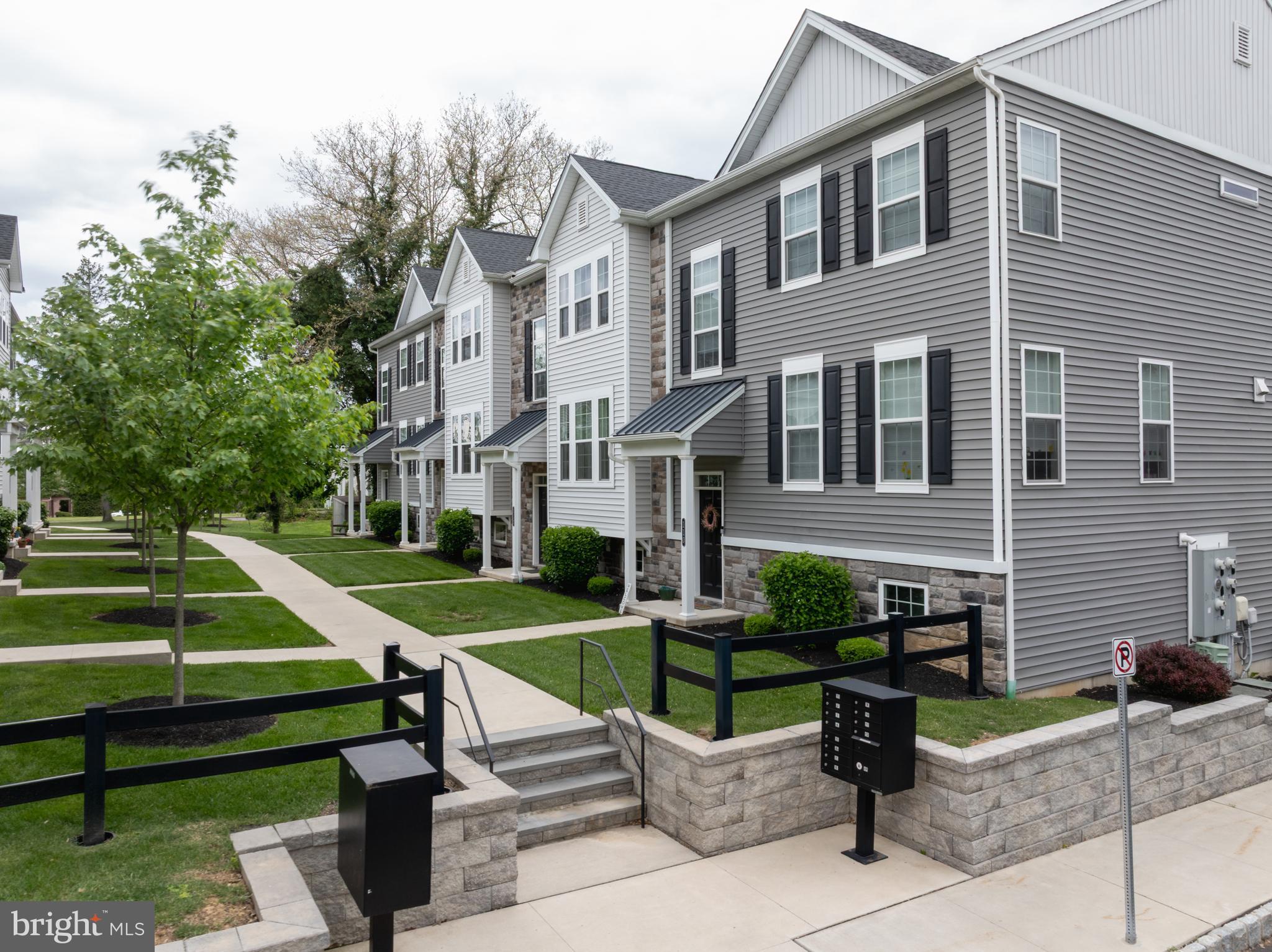 SCHOOL HOUSE MEADOWS - Residential