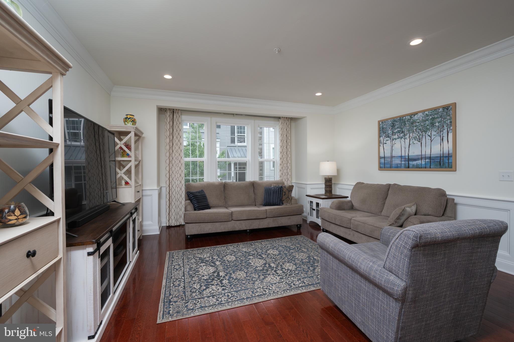 SCHOOL HOUSE MEADOWS - Residential