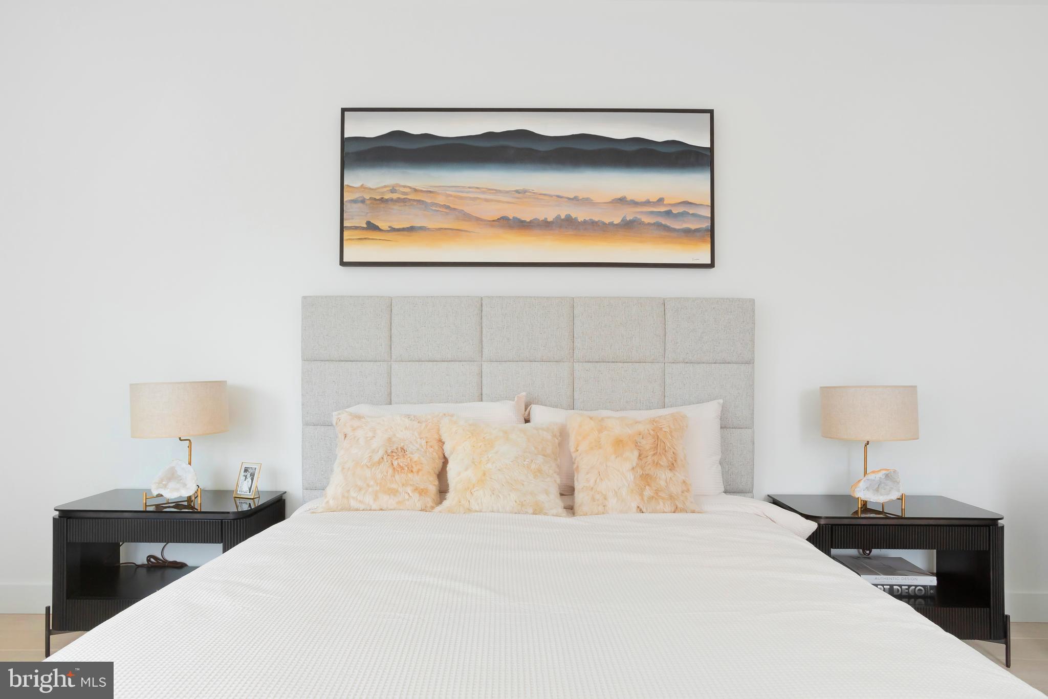 LOGAN SQUARE - Residential