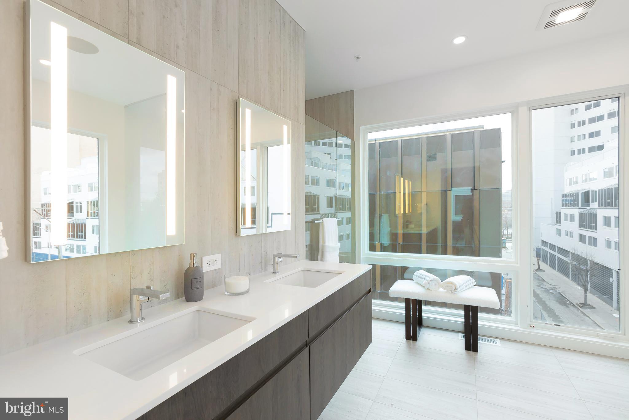 LOGAN SQUARE - Residential