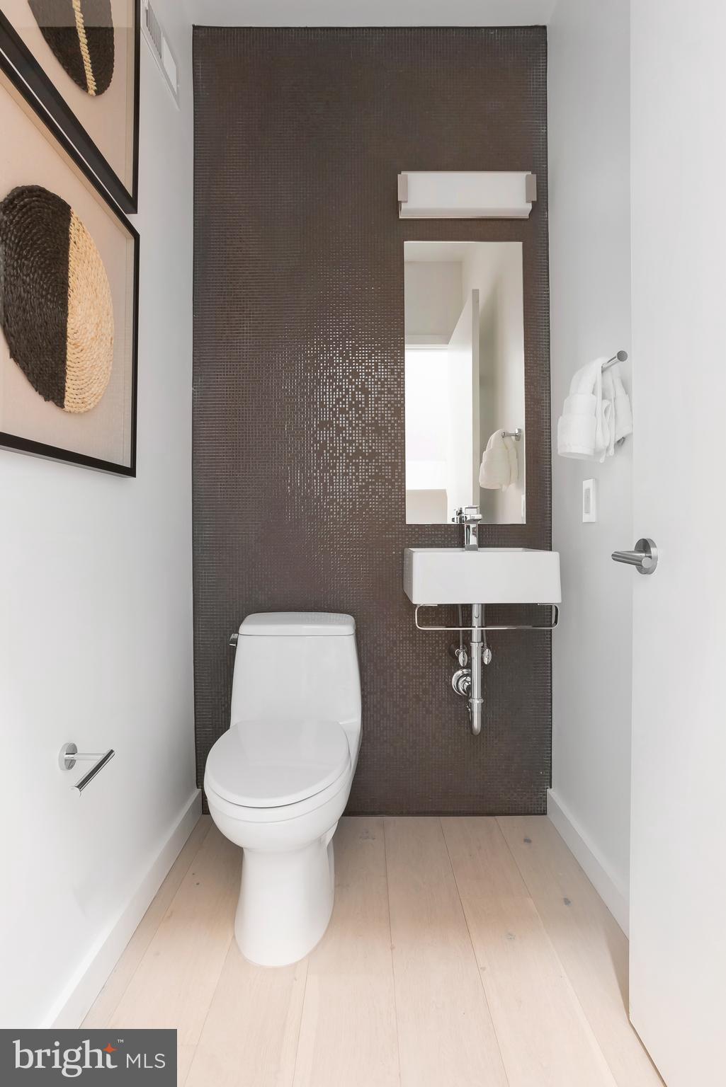 LOGAN SQUARE - Residential