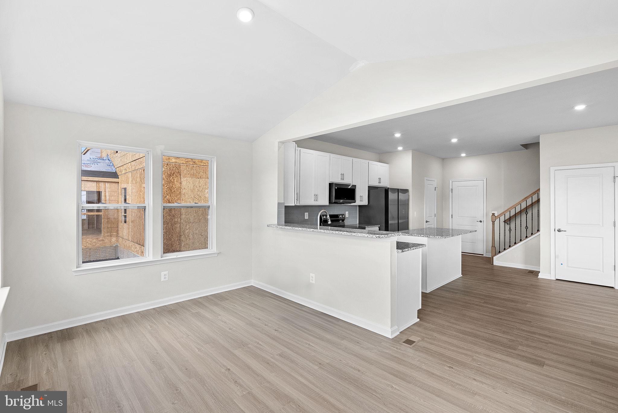 HUNTWELL WEST - Residential