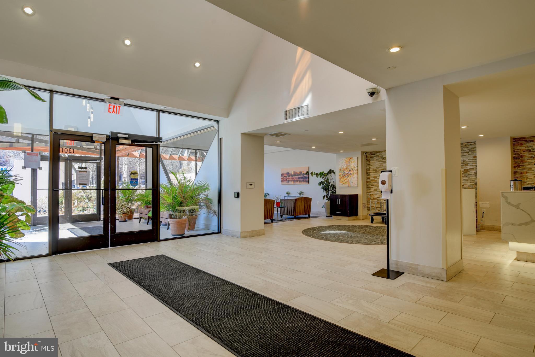 1301 N COURTHOUSE ROAD N 1006