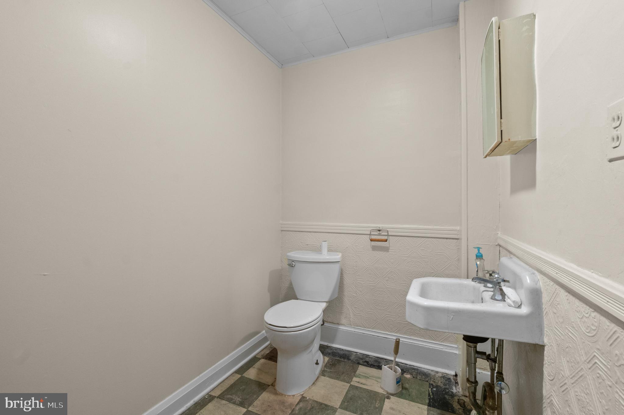 CHARLES VILLAGE - Residential Income