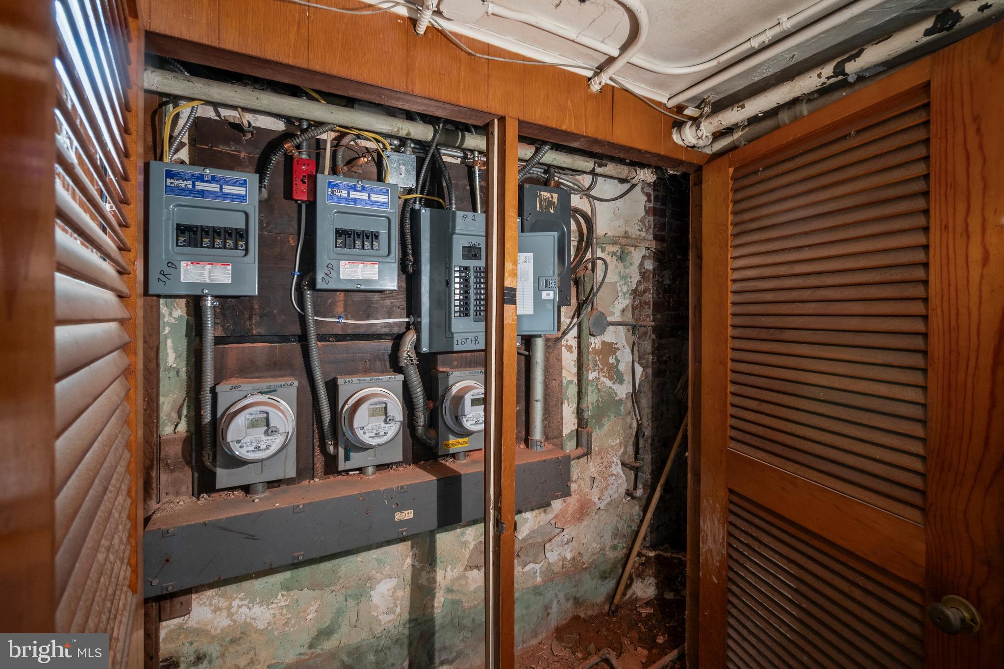 CHARLES VILLAGE - Residential Income