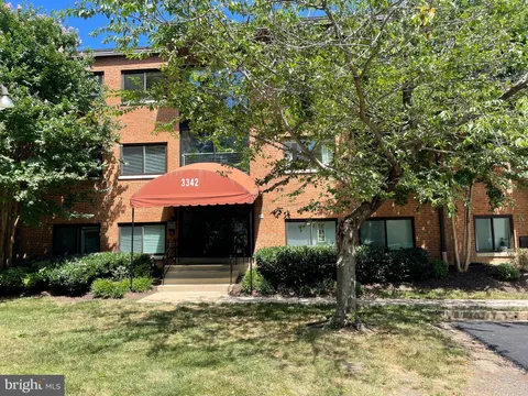 3342 S 28th Street Unit 304, Alexandria, VA MLS: VAAX2053366