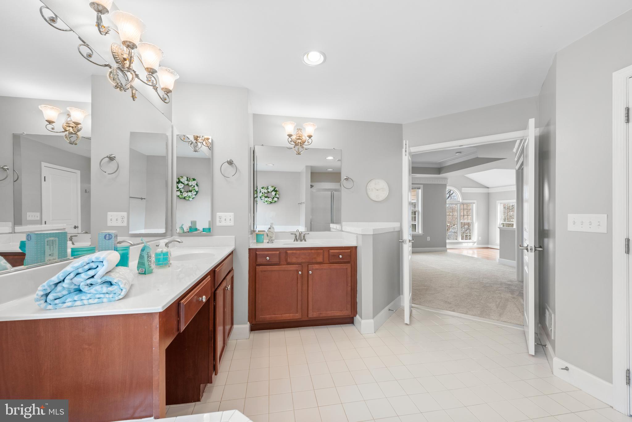 MADISON MANOR - Residential