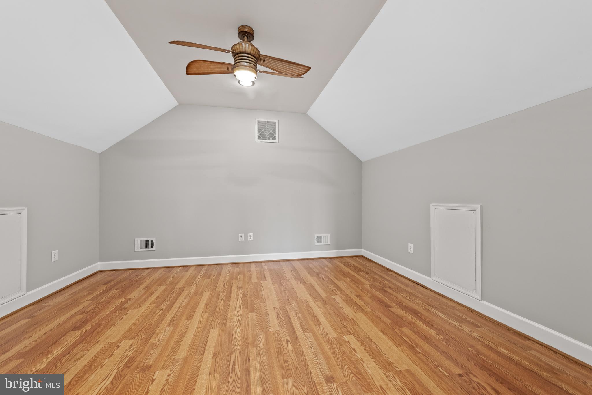 MADISON MANOR - Residential