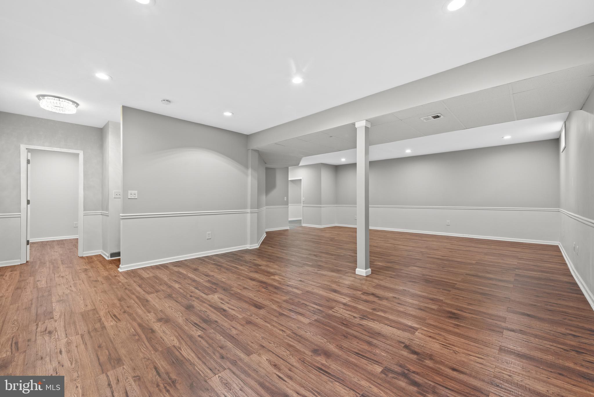 MADISON MANOR - Residential