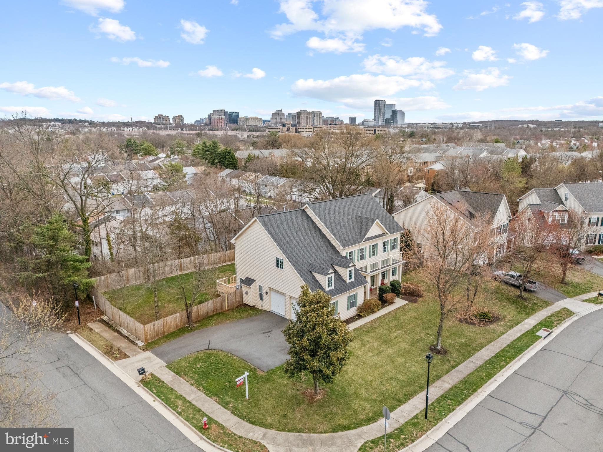 MADISON MANOR - Residential