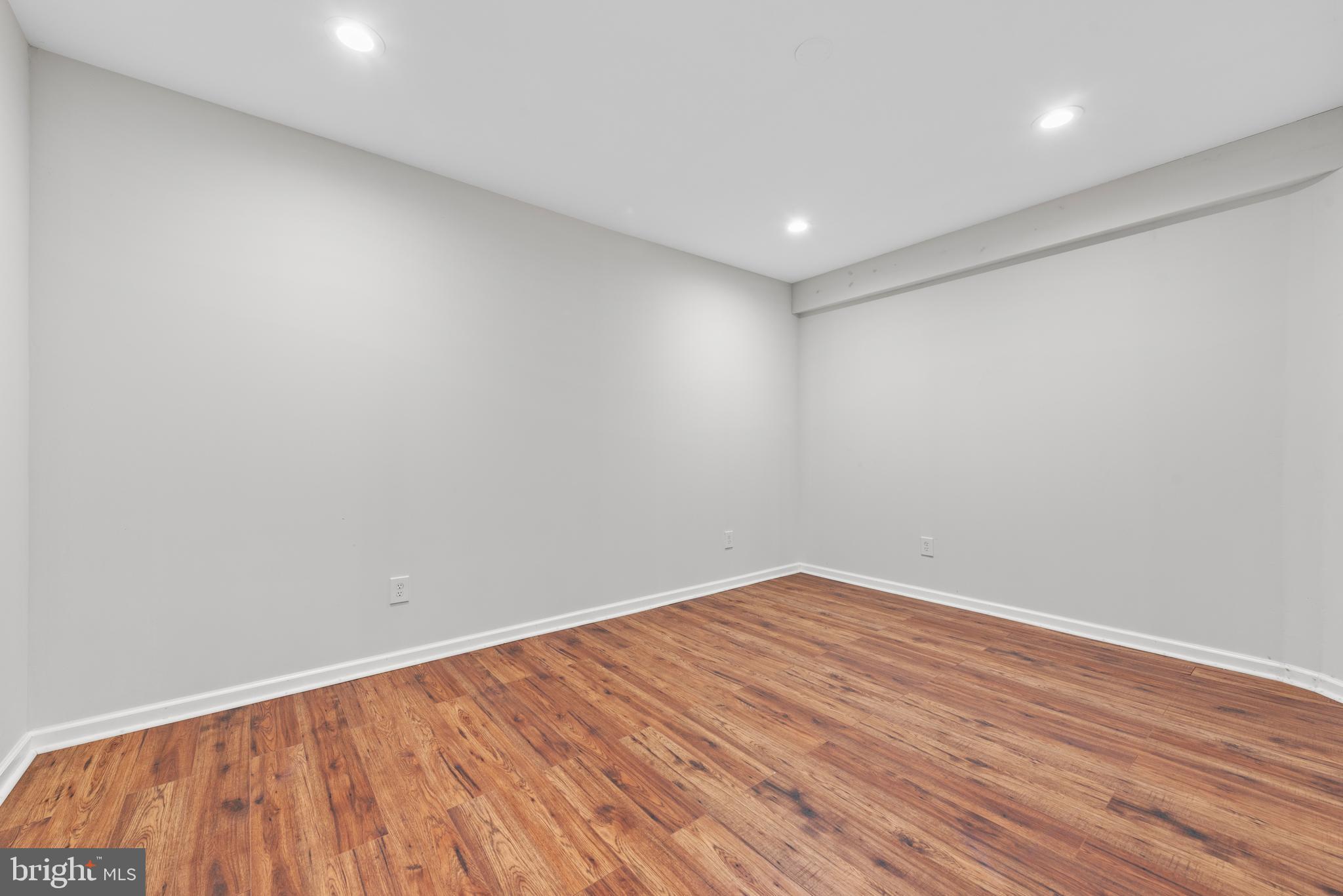 MADISON MANOR - Residential