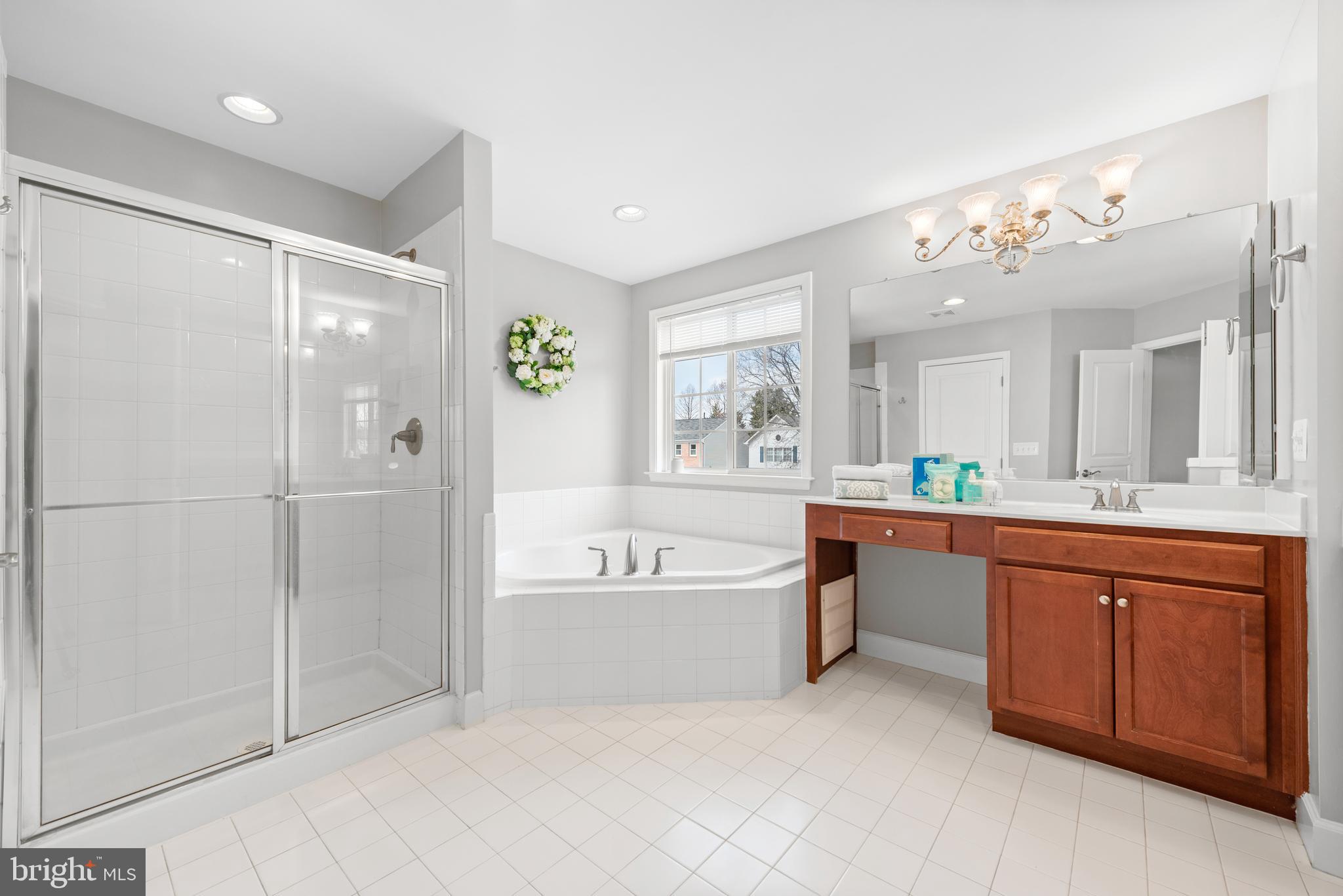 MADISON MANOR - Residential