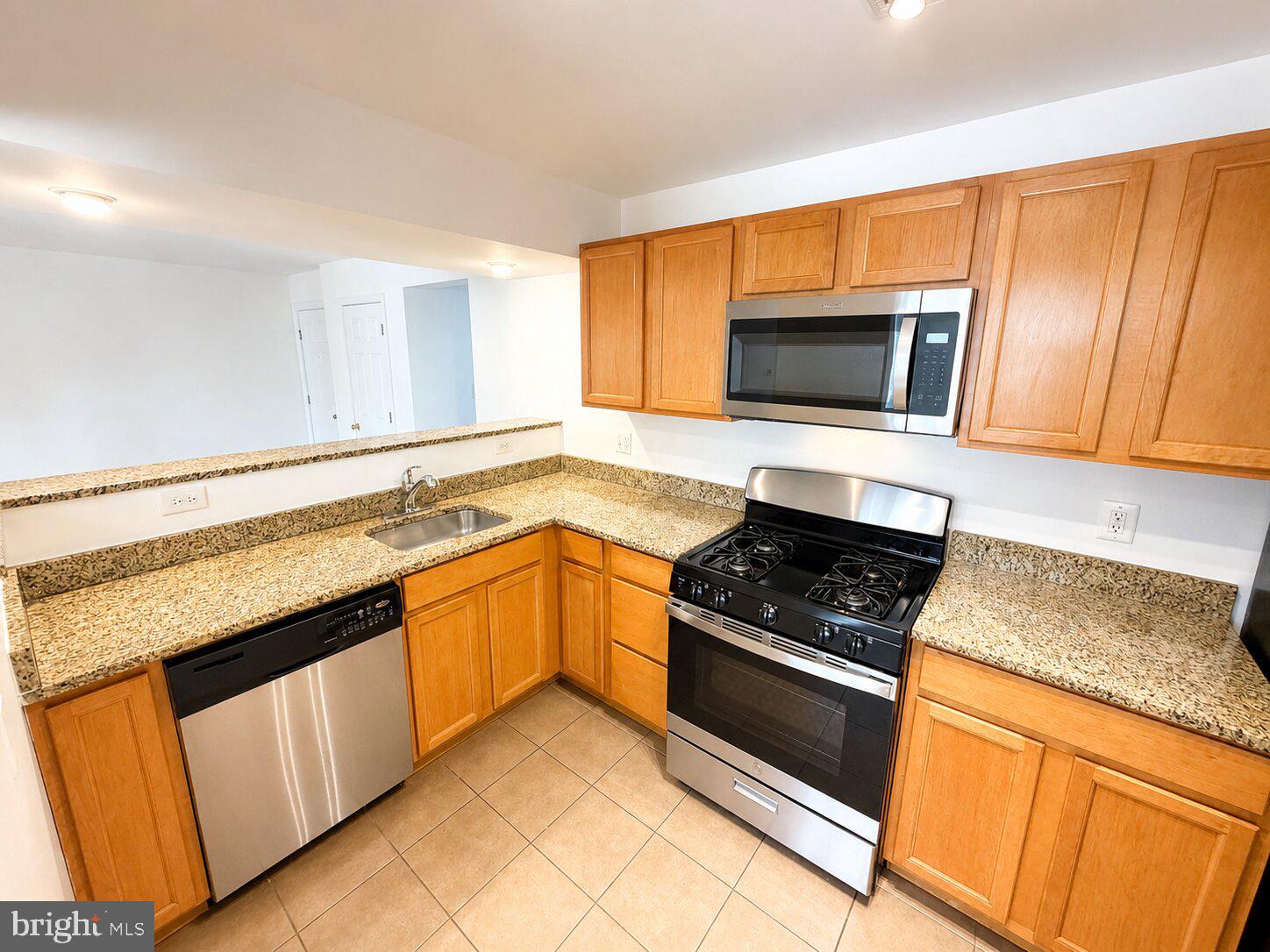 2514 MARKHAM LANE 3