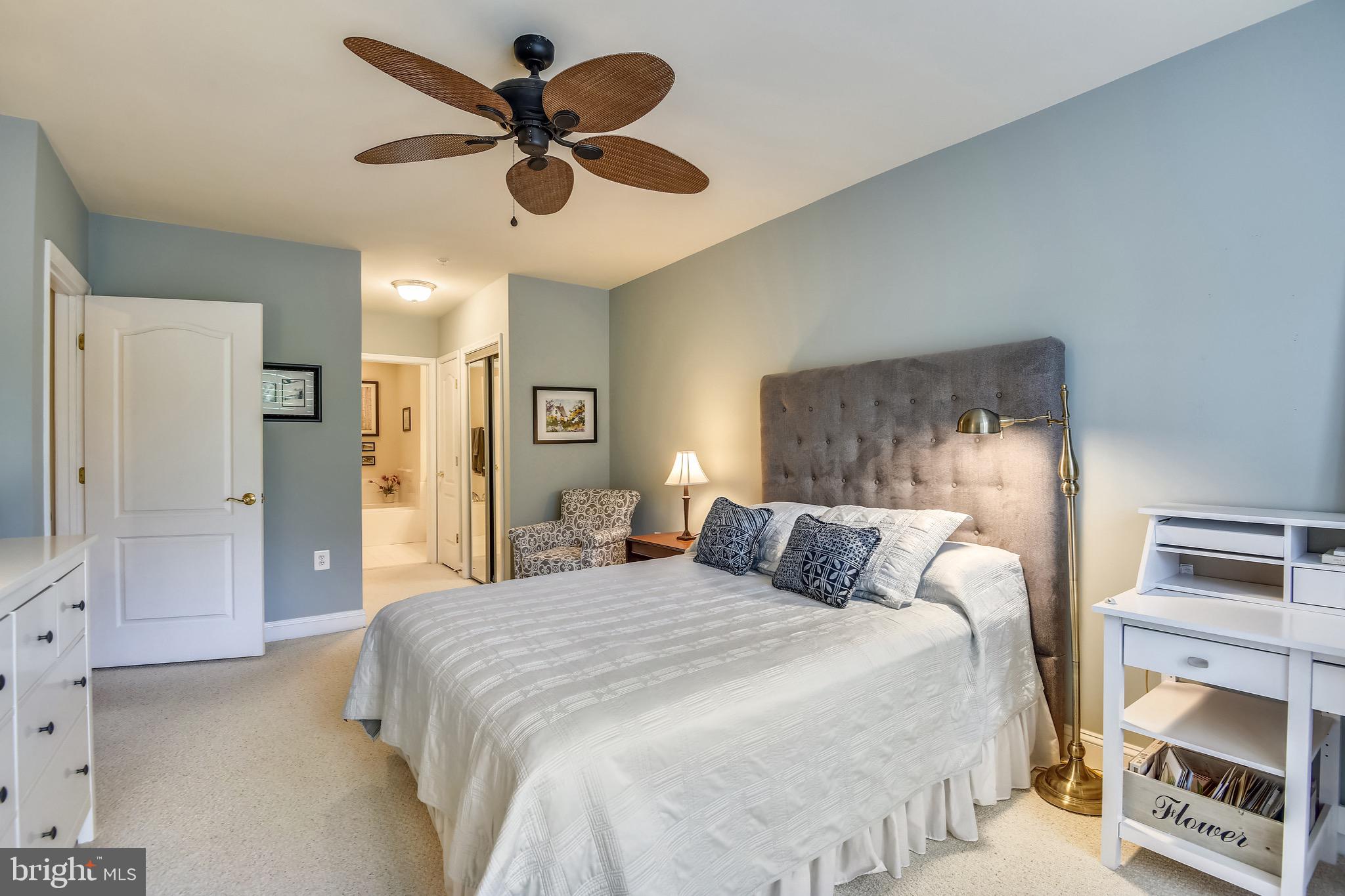 SAINTSBURY PLAZA - Residential