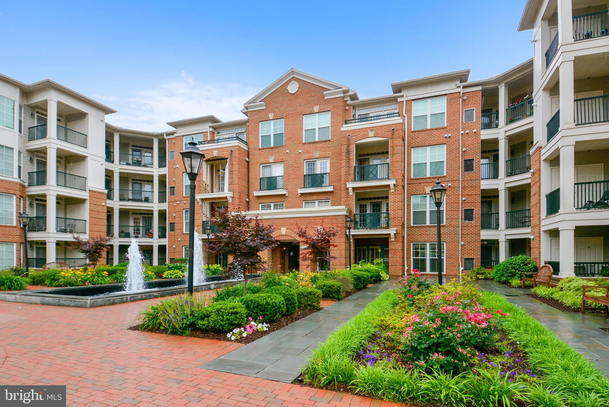 SAINTSBURY PLAZA - Residential