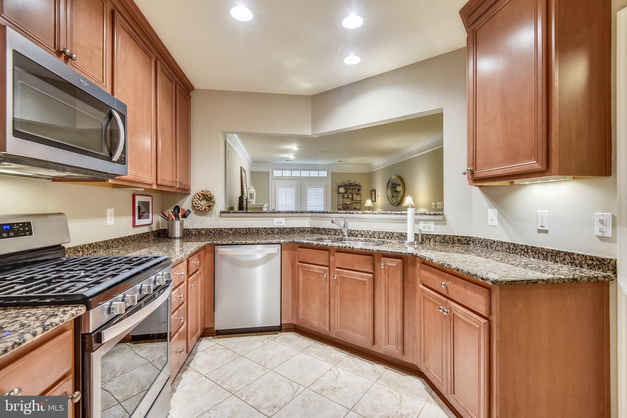 SAINTSBURY PLAZA - Residential