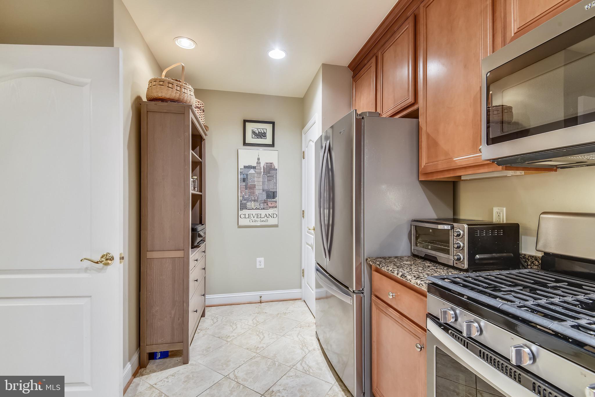 SAINTSBURY PLAZA - Residential