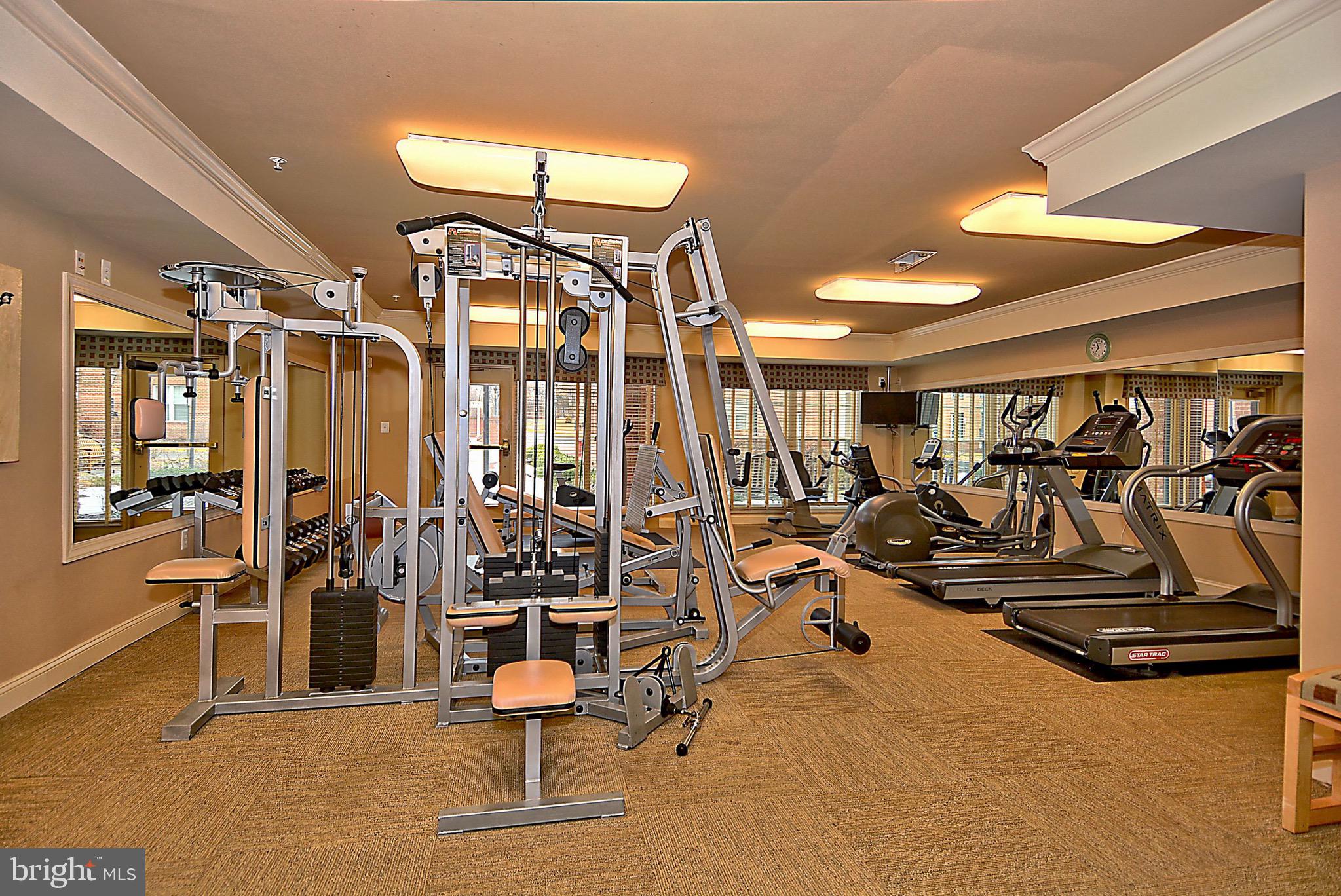 SAINTSBURY PLAZA - Residential