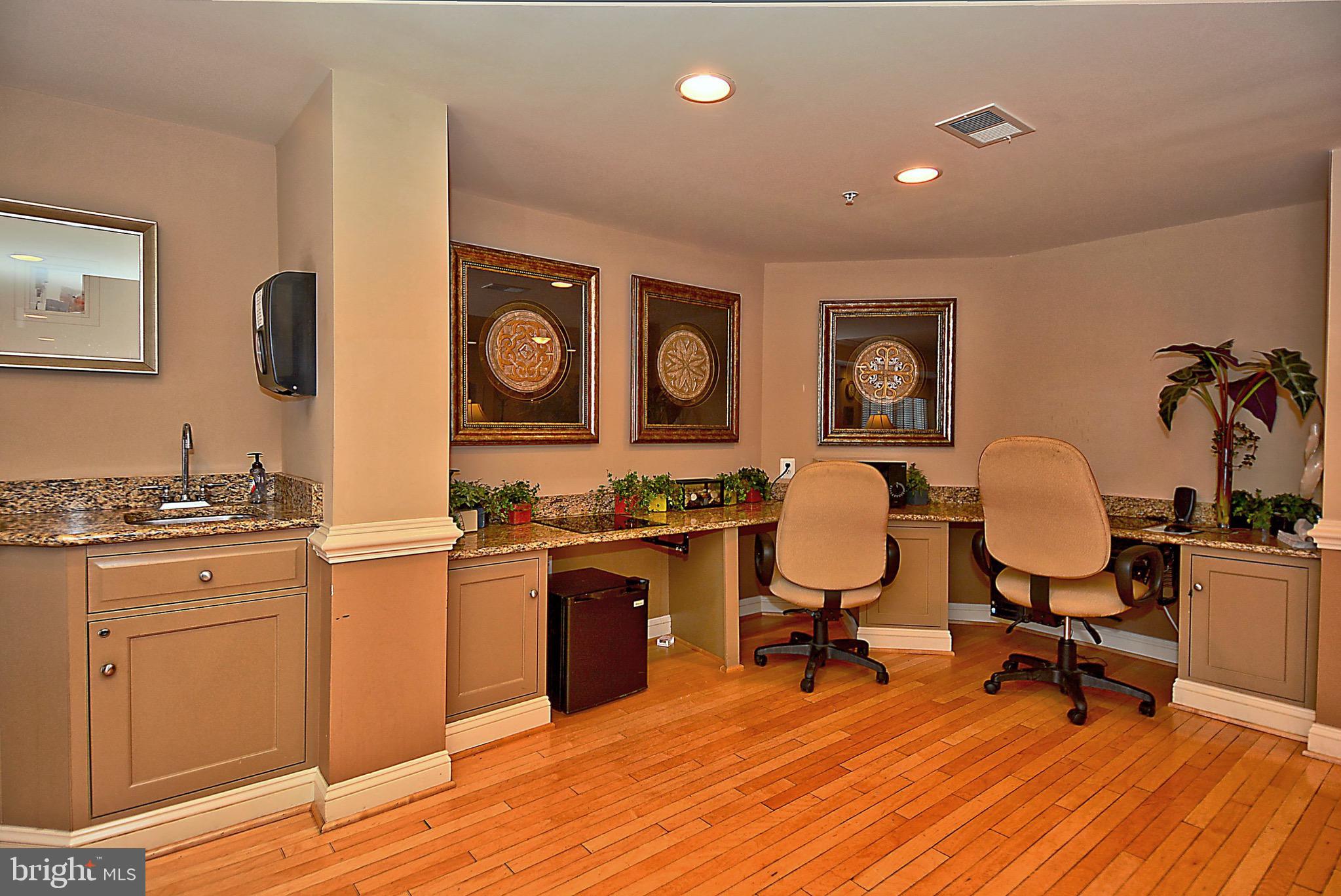 SAINTSBURY PLAZA - Residential