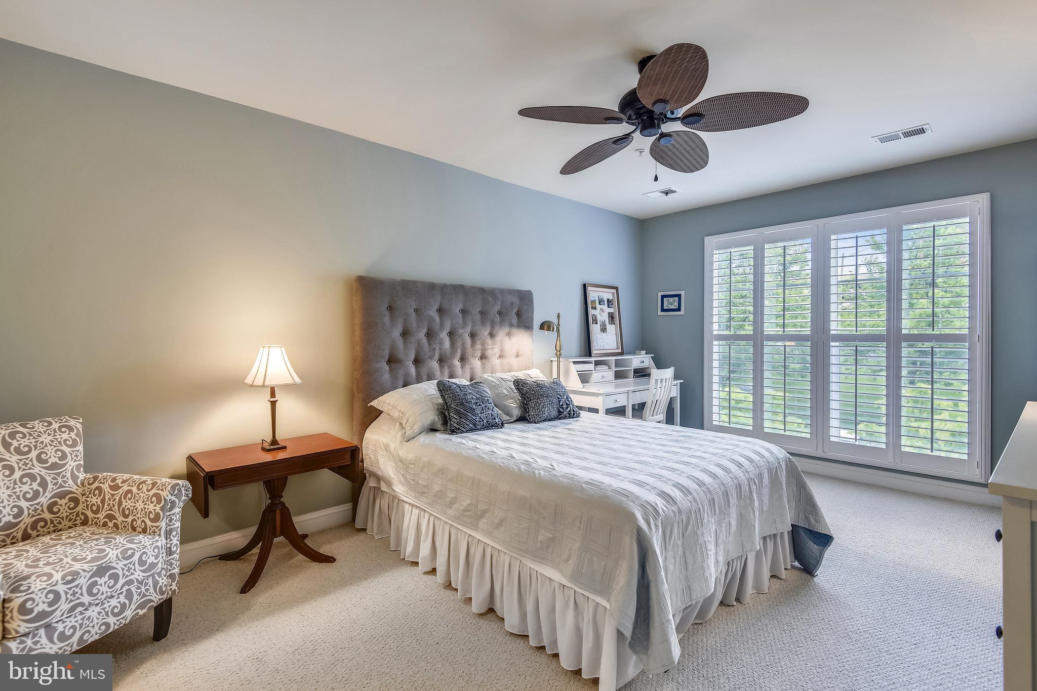 SAINTSBURY PLAZA - Residential