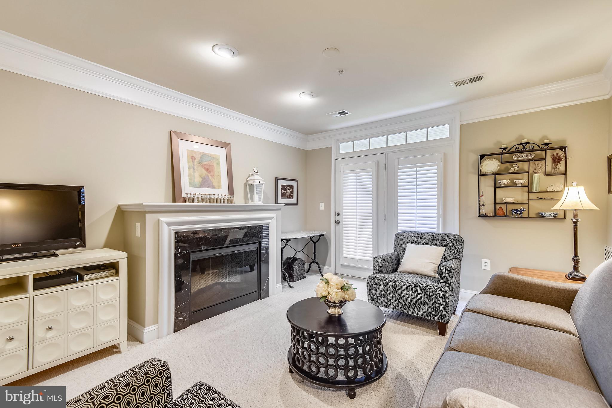 SAINTSBURY PLAZA - Residential