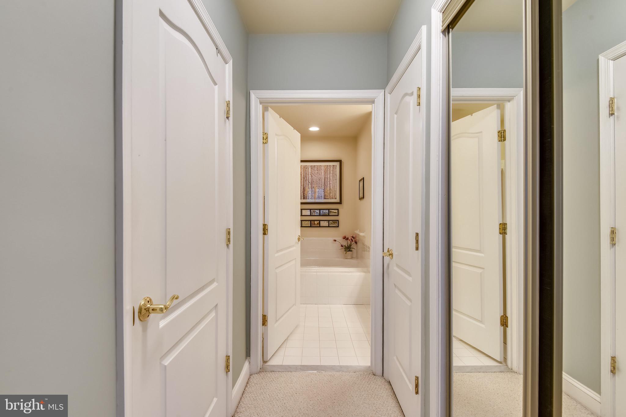 SAINTSBURY PLAZA - Residential