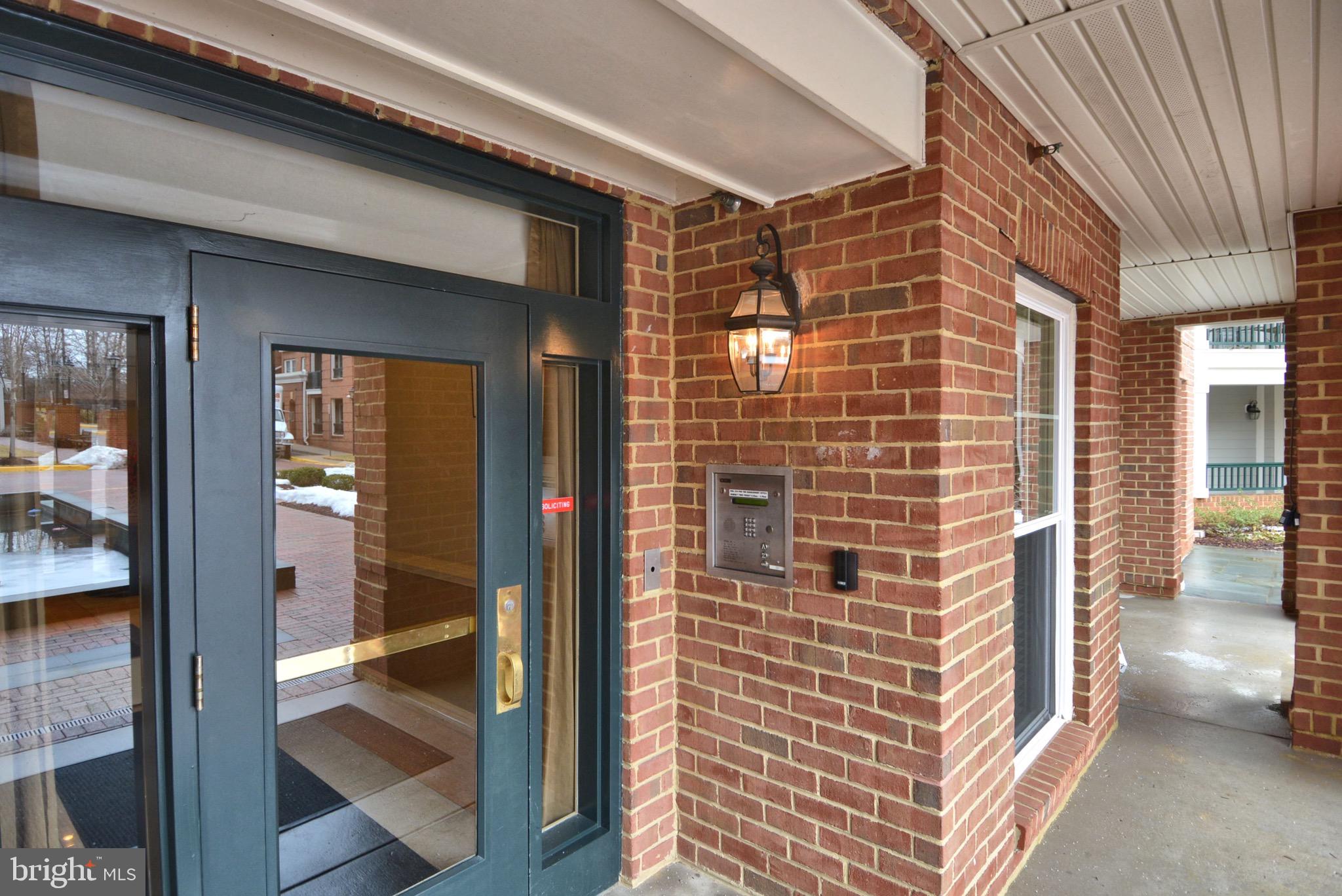 SAINTSBURY PLAZA - Residential