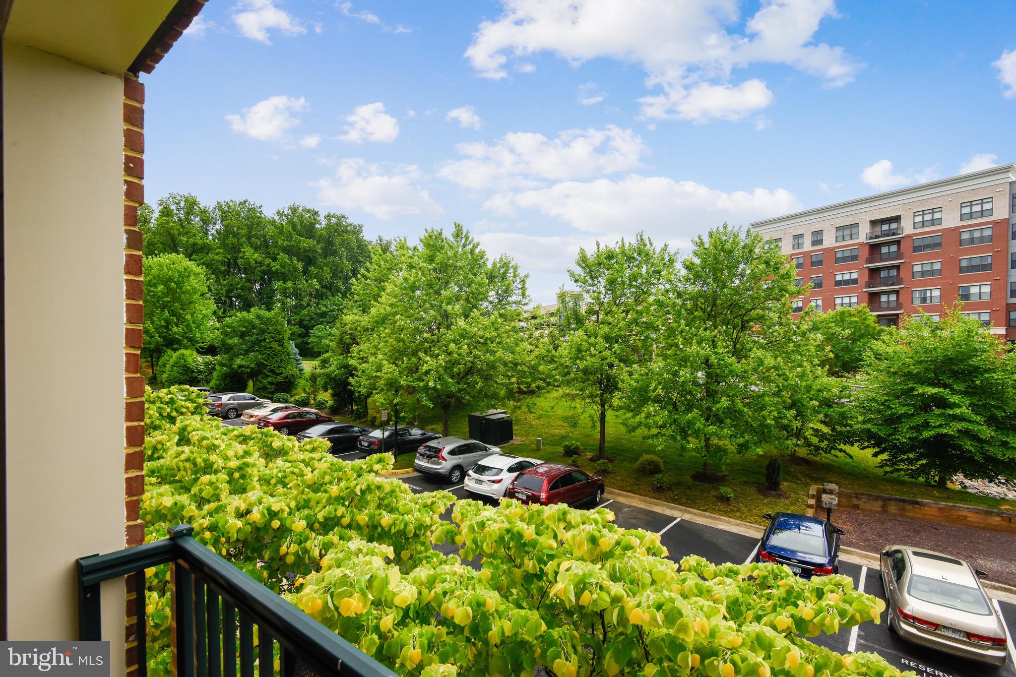 SAINTSBURY PLAZA - Residential