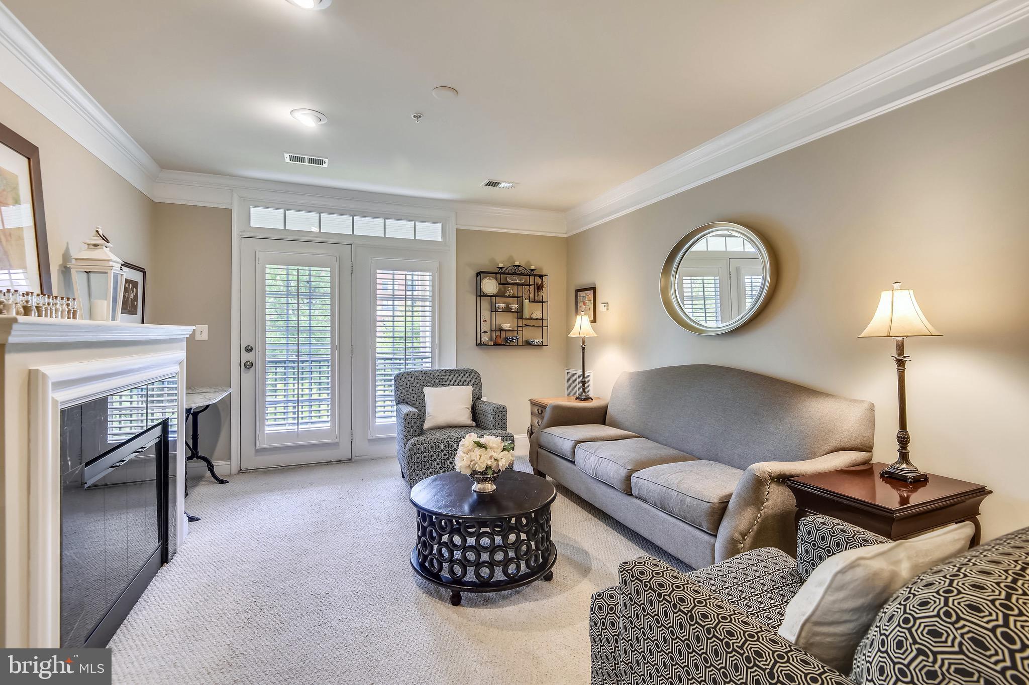 SAINTSBURY PLAZA - Residential