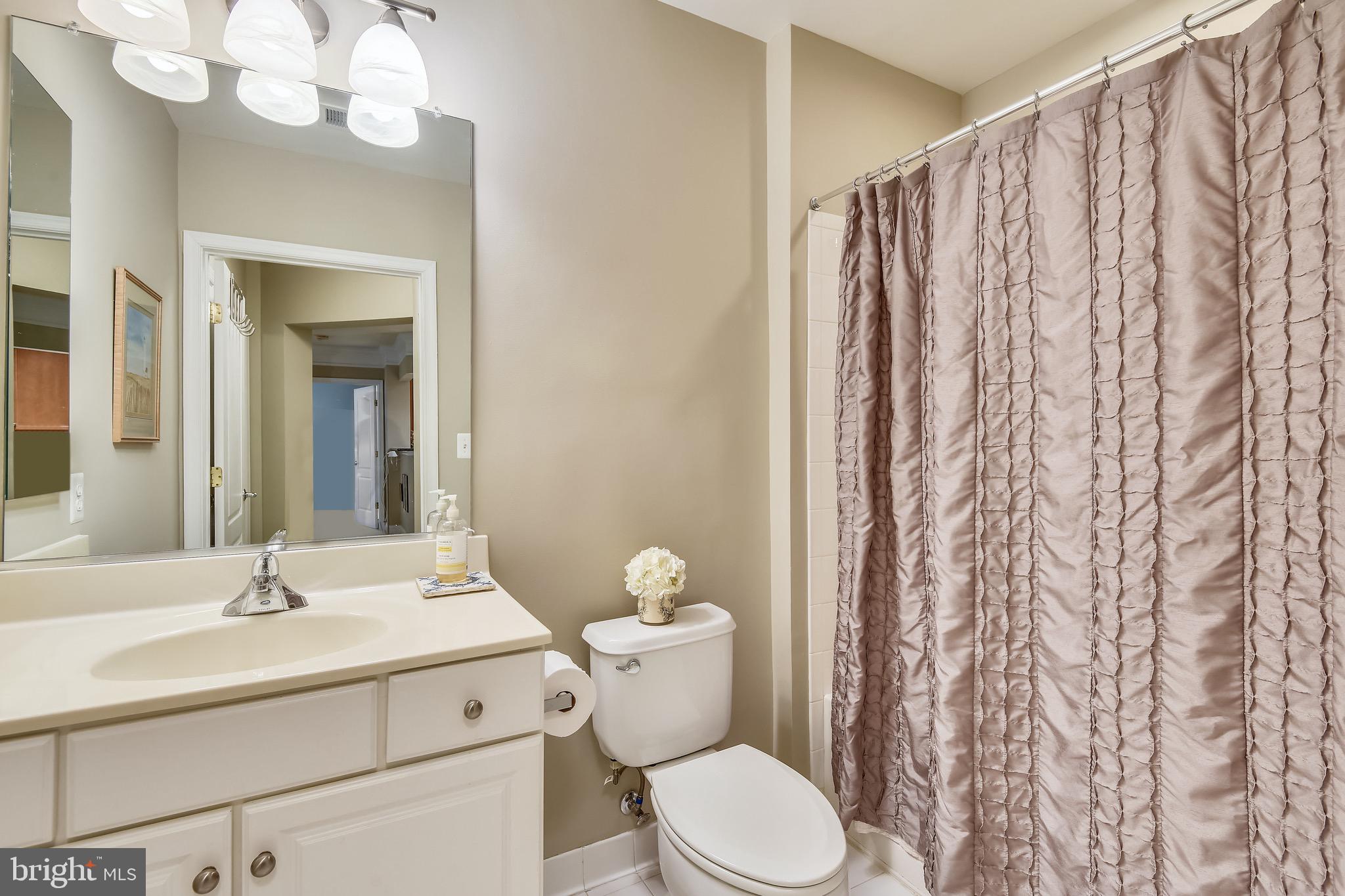 SAINTSBURY PLAZA - Residential