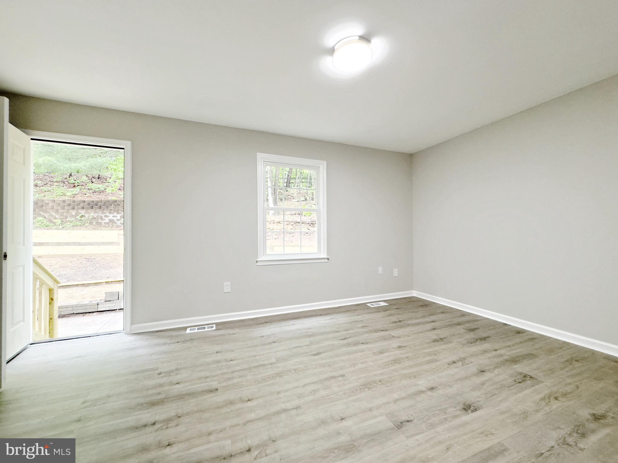 DUMFRIES OLDE PORT - Residential Lease