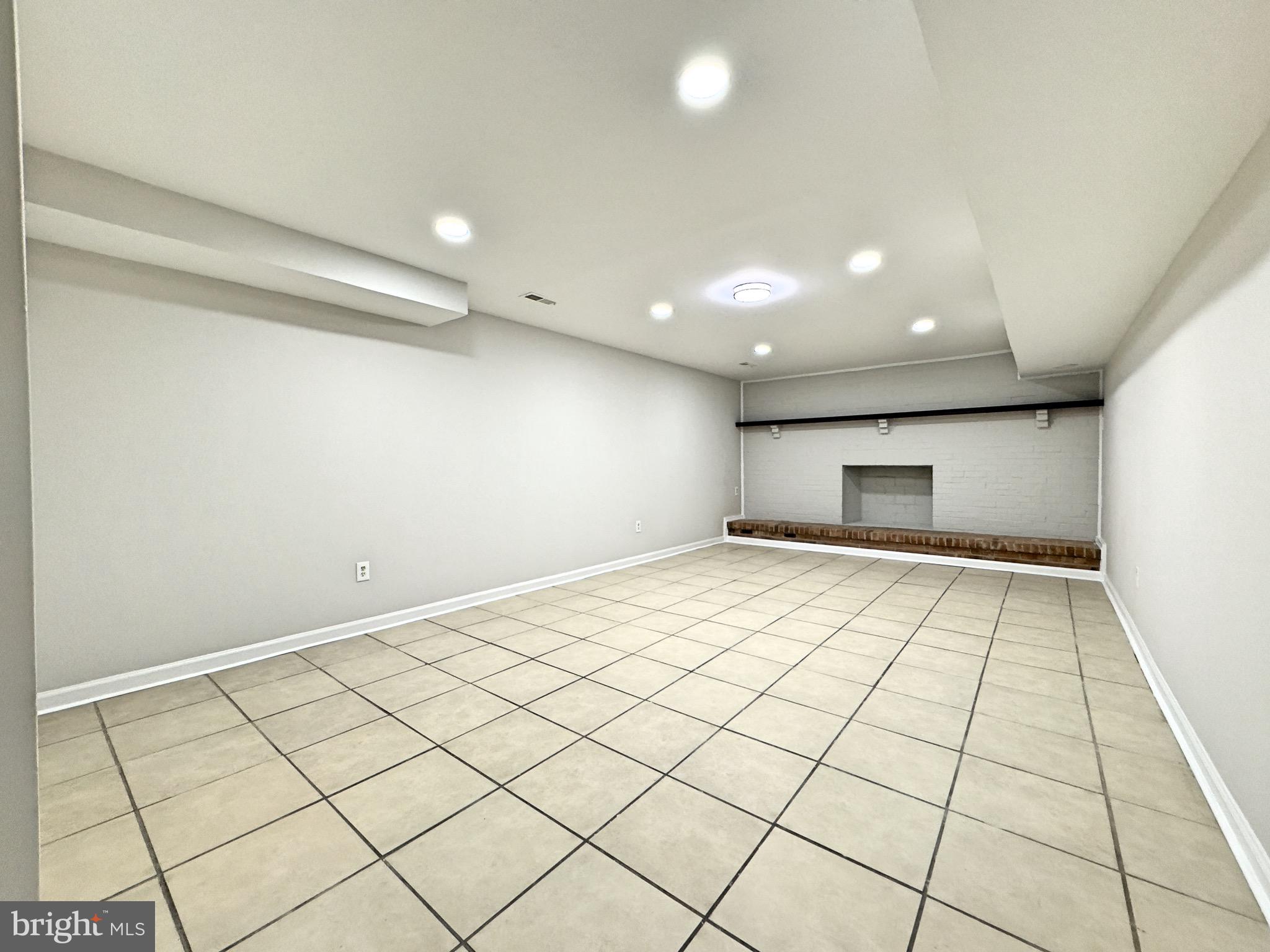 DUMFRIES OLDE PORT - Residential Lease