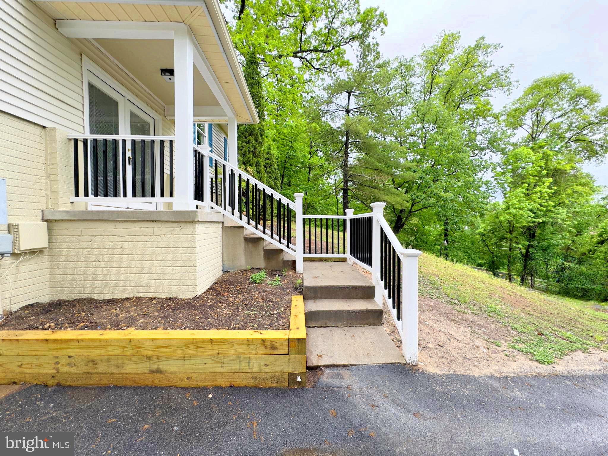 DUMFRIES OLDE PORT - Residential Lease