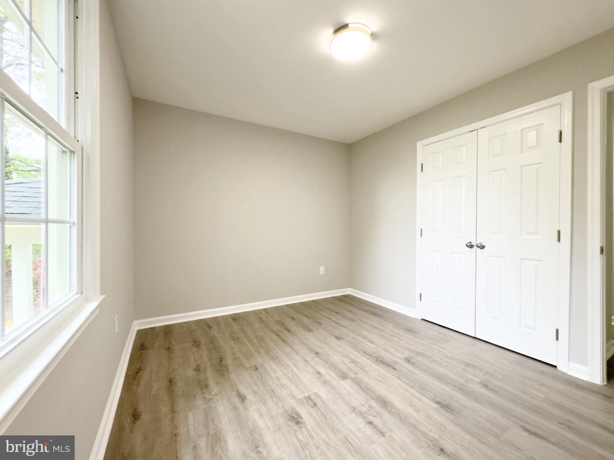 DUMFRIES OLDE PORT - Residential Lease