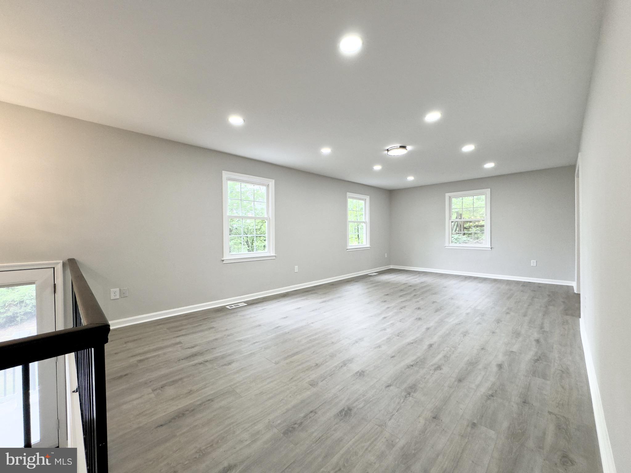 DUMFRIES OLDE PORT - Residential Lease